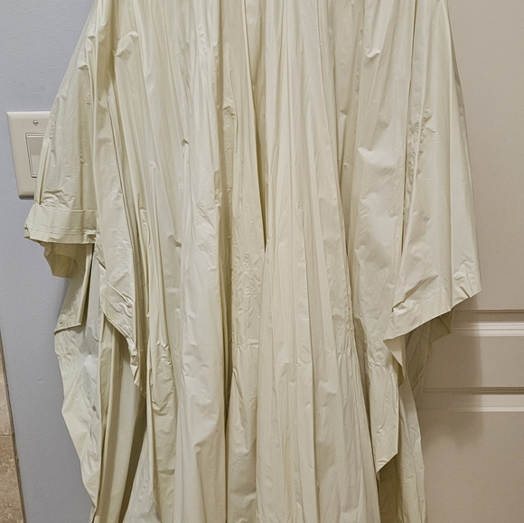 Hooded Animal Kingdom Rain Poncho - Picture 2 of 4